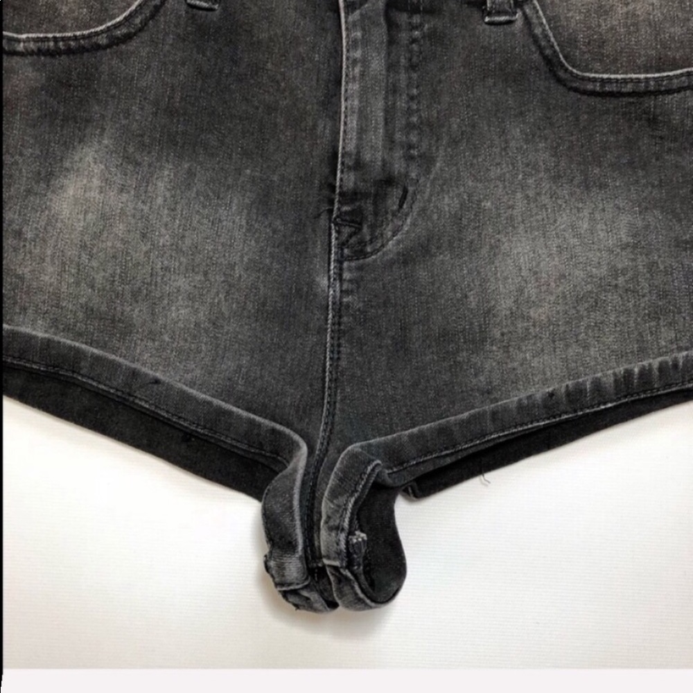 Urban Outfitters SUPER HIGH RISE SHORTS Size 26 - Picture 3 of 7